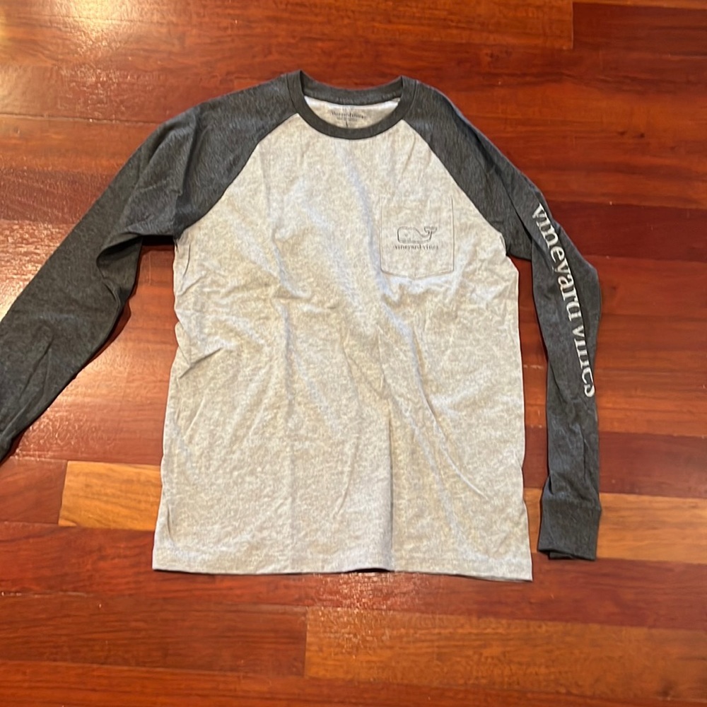 Vineyard Vines boys Large long sleeve T